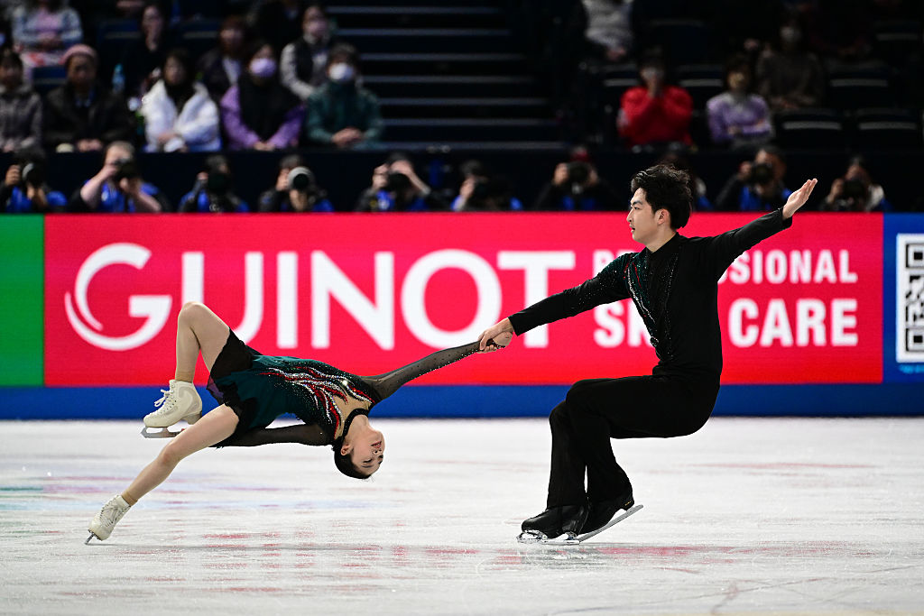Rui Guo & Yiwen Zhang land quad twist on way to ISU Junior Grand Prix Final gold