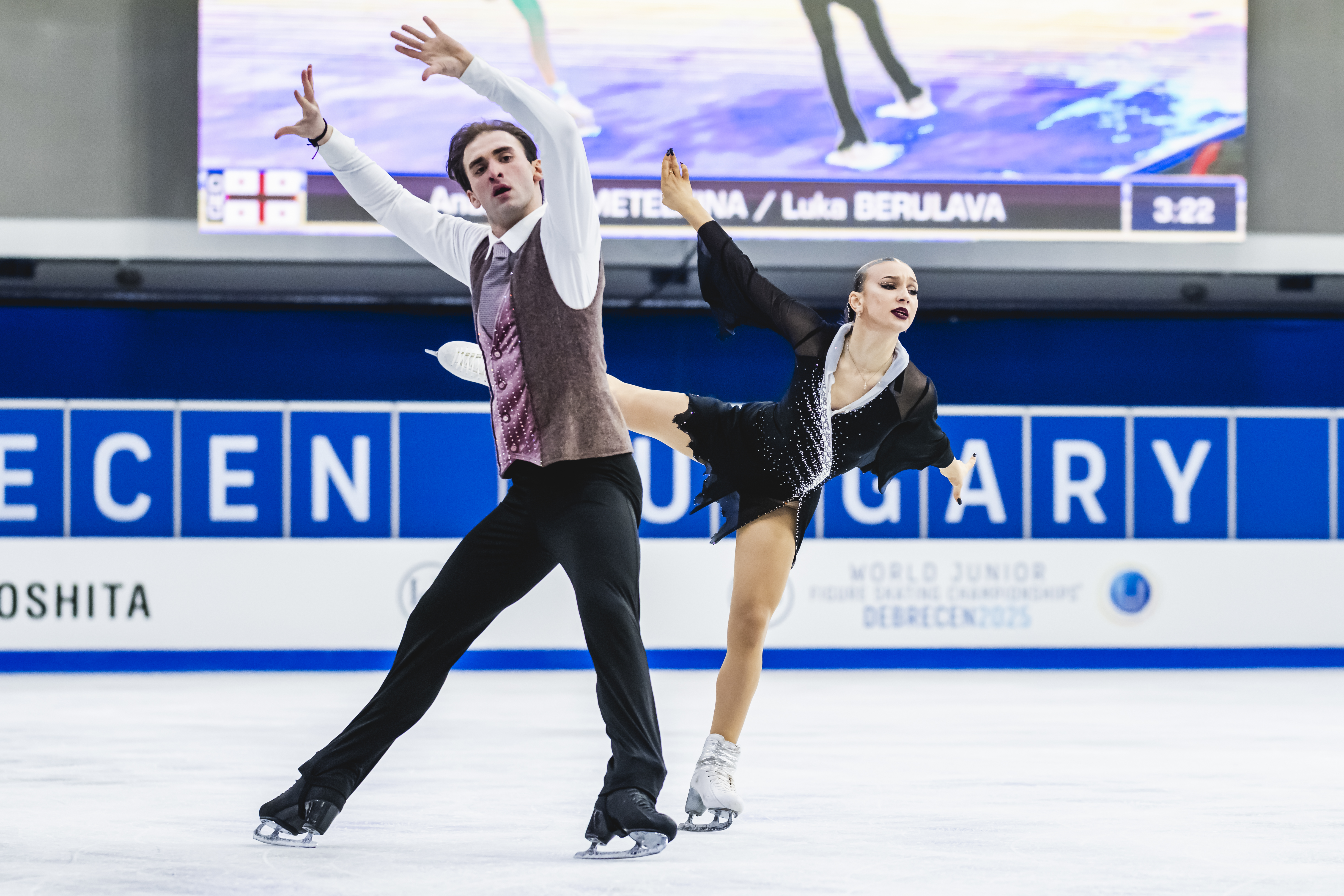 Metelkina/Berulava (GEO) take second ISU World Junior Pairs crown in Debrecen 