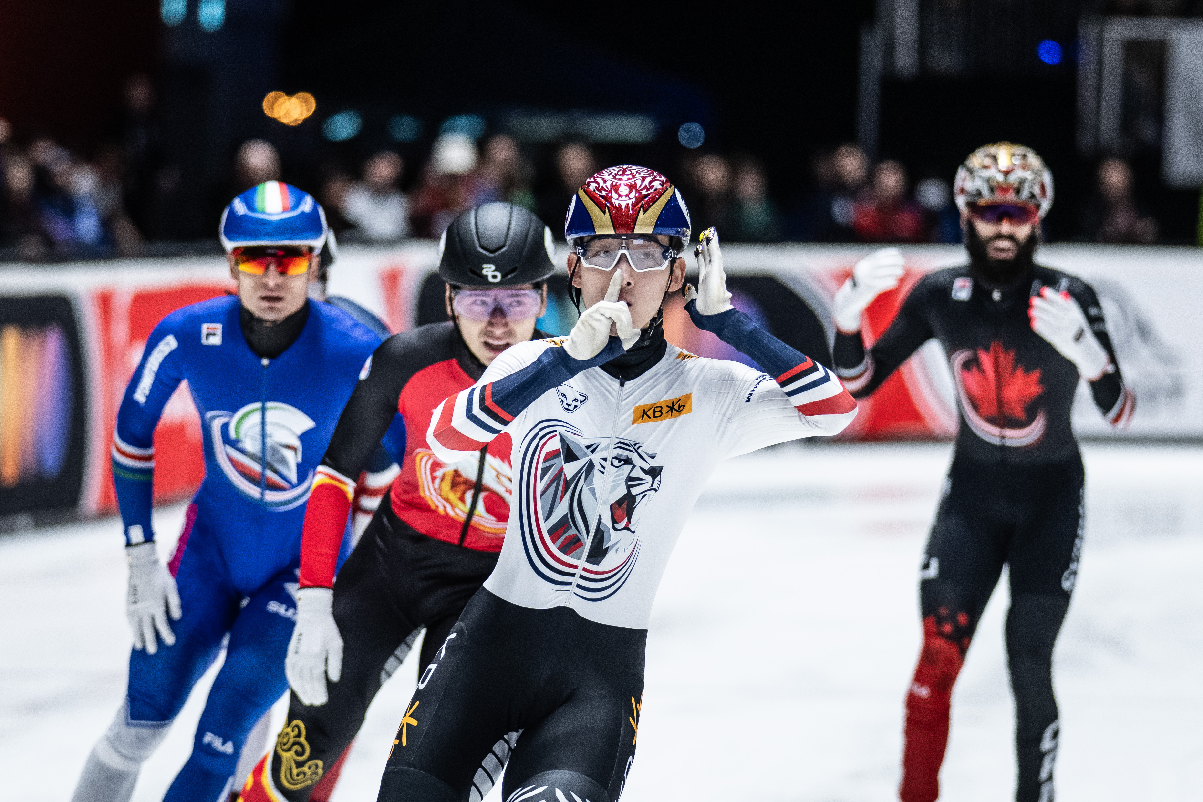 Rim grabs gold and Dutch take relays, while Dandjinou lifts Crystal Globe