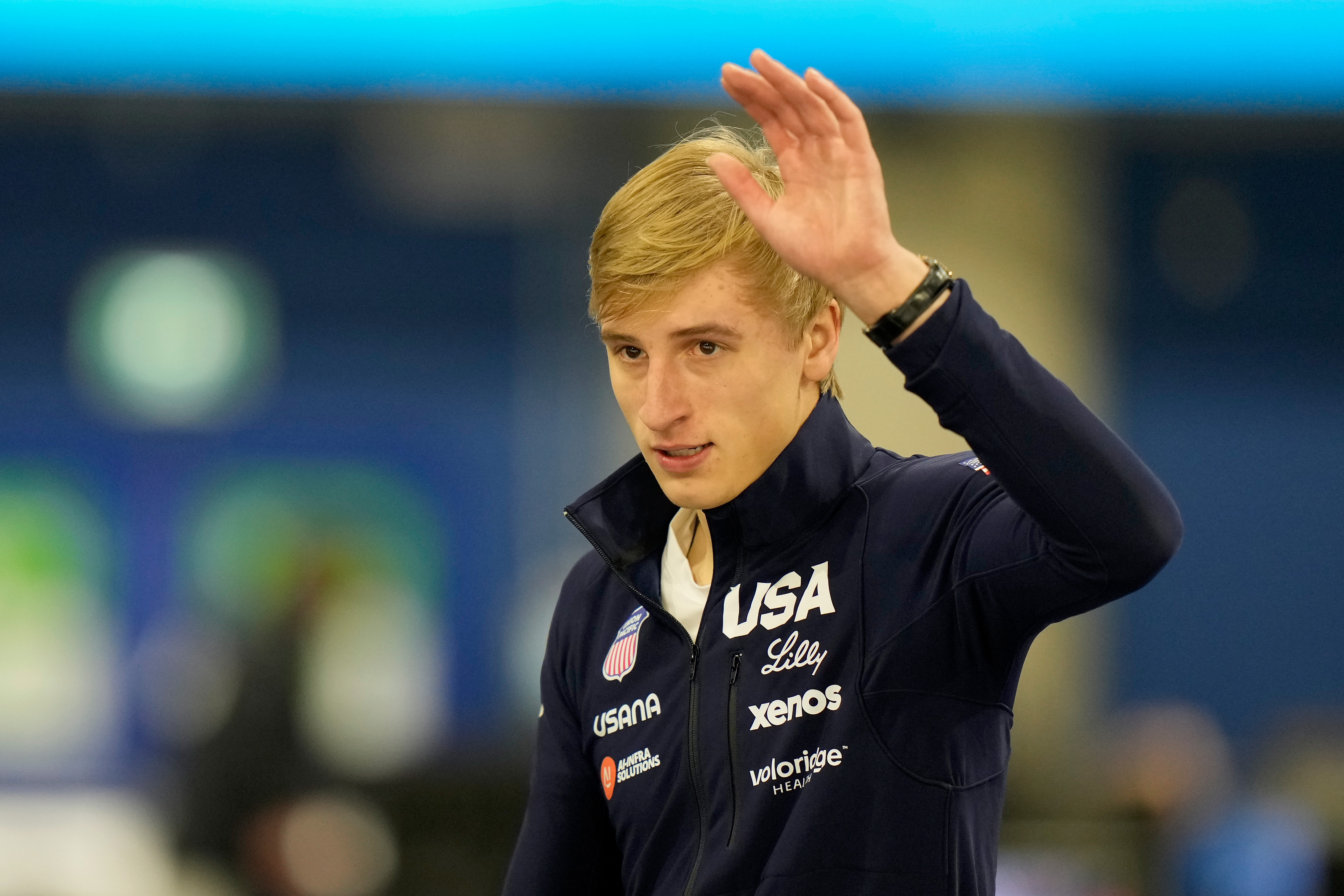 Stolz keeps Sonnekalb at bay to win 1500m gold, but bows to Kim in 500m